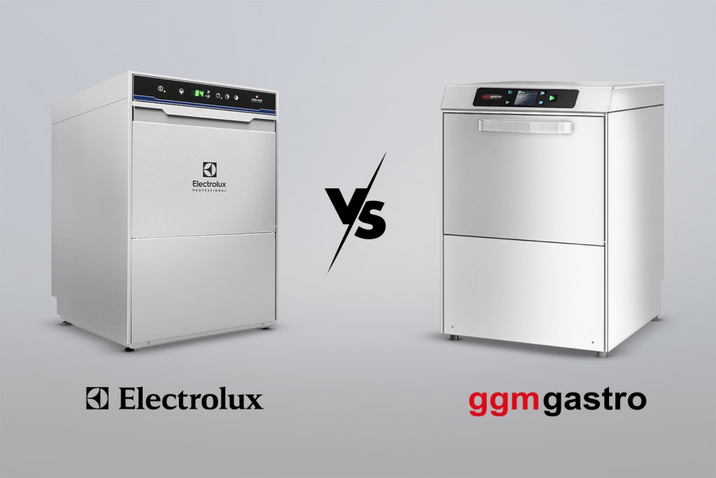 Zwei Gläserspülmaschinen sind nebeneinander abgebildet, mit einer "VS"-Grafik in der Mitte. Links ist Electrolux-Modell 420230 zu sehen, rechts das GGM Gastro-Modell GLS290D. Unter den Modellen ist jeweils das Logo der Marke abgebildet. Die Darstellung soll die große Auswahl an Gastro Artikeln, von großen Marken bis zu Eigenprodukten, im GGM Gastro Sortiment zeigen.